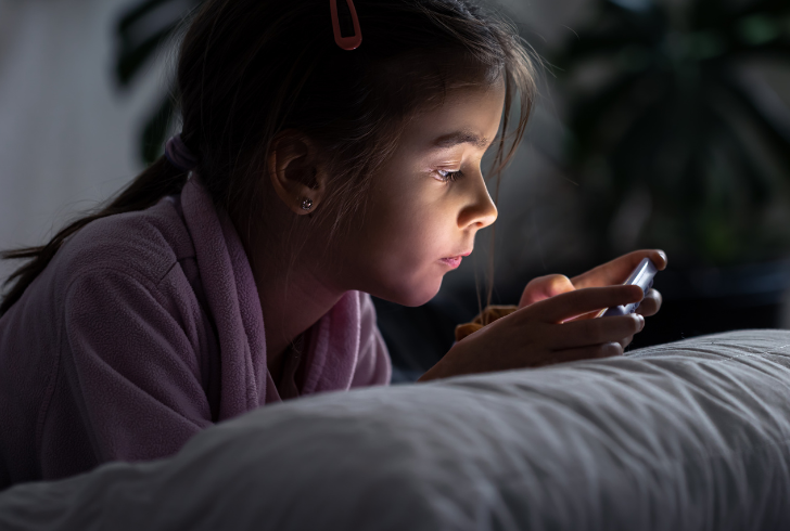 Child losing sleep from screen use