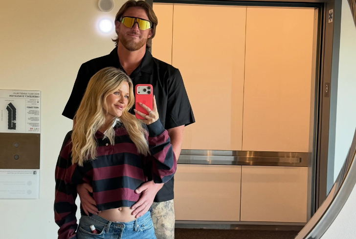 Witney Carson showing her baby bump